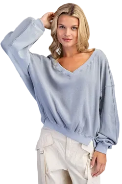 Slouchy Mineral Wash V-Neck Pullover Sweatshirt in Dusty Blue