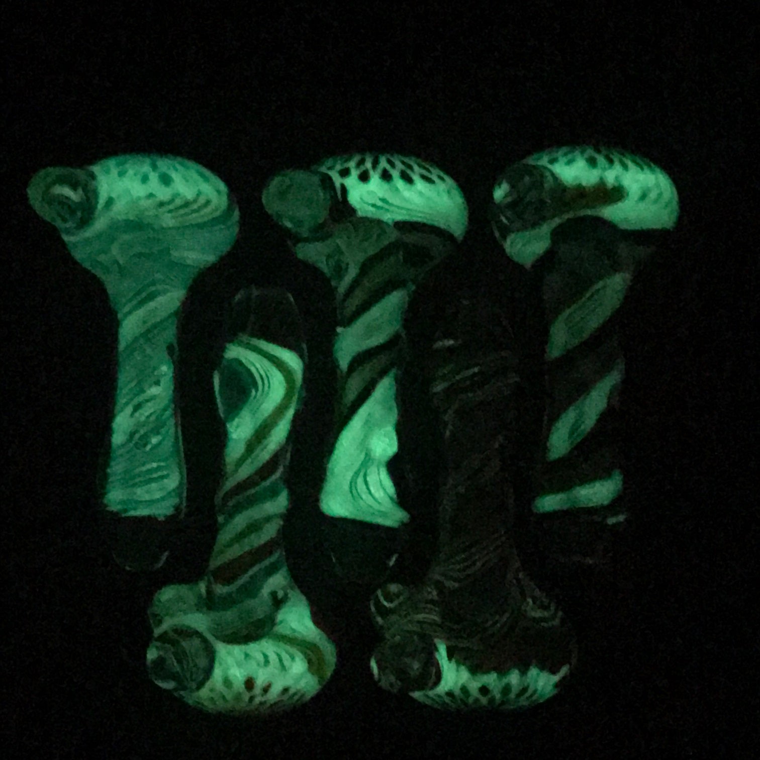 Rotational Science Glass Glow in the Dark Twist Lines Pipe